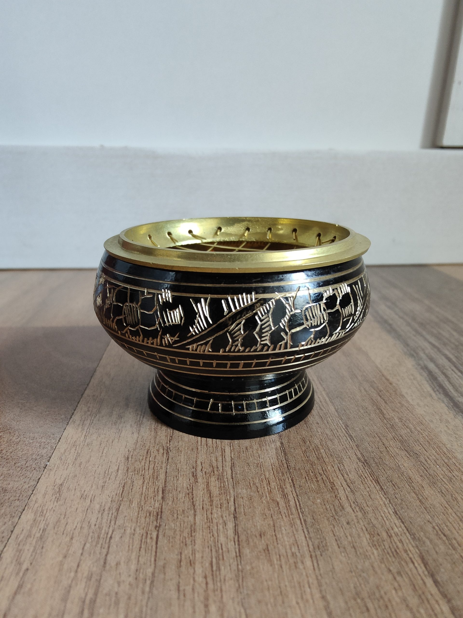 Brûleur pour Sauge, Benjoin encens Sandalwood, bois précieux, dans notre boutique Pandorah, résine oliban